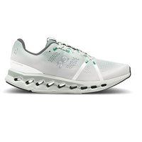 Hombres en Cloudsurfer