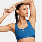 Sujetador deportivo Nike Swoosh Light Support sin relleno para mujer