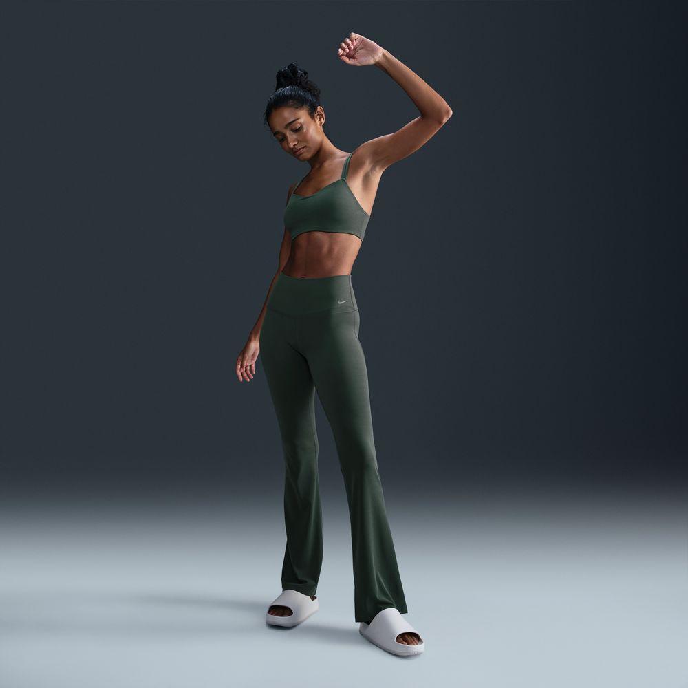 Leggings acampanados de cintura alta Nike Zenvy para mujer