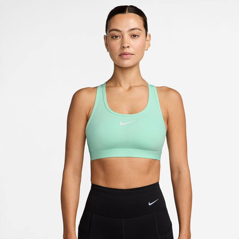Sujetador deportivo acolchado de sujeción media Nike Swoosh para mujer