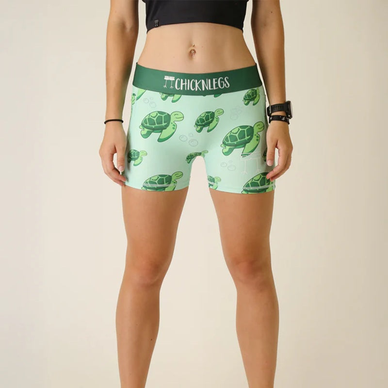 Pantalones cortos de compresión ChicknLegs de 3" para mujer